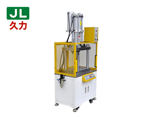 氣動(dòng)壓機(jī)